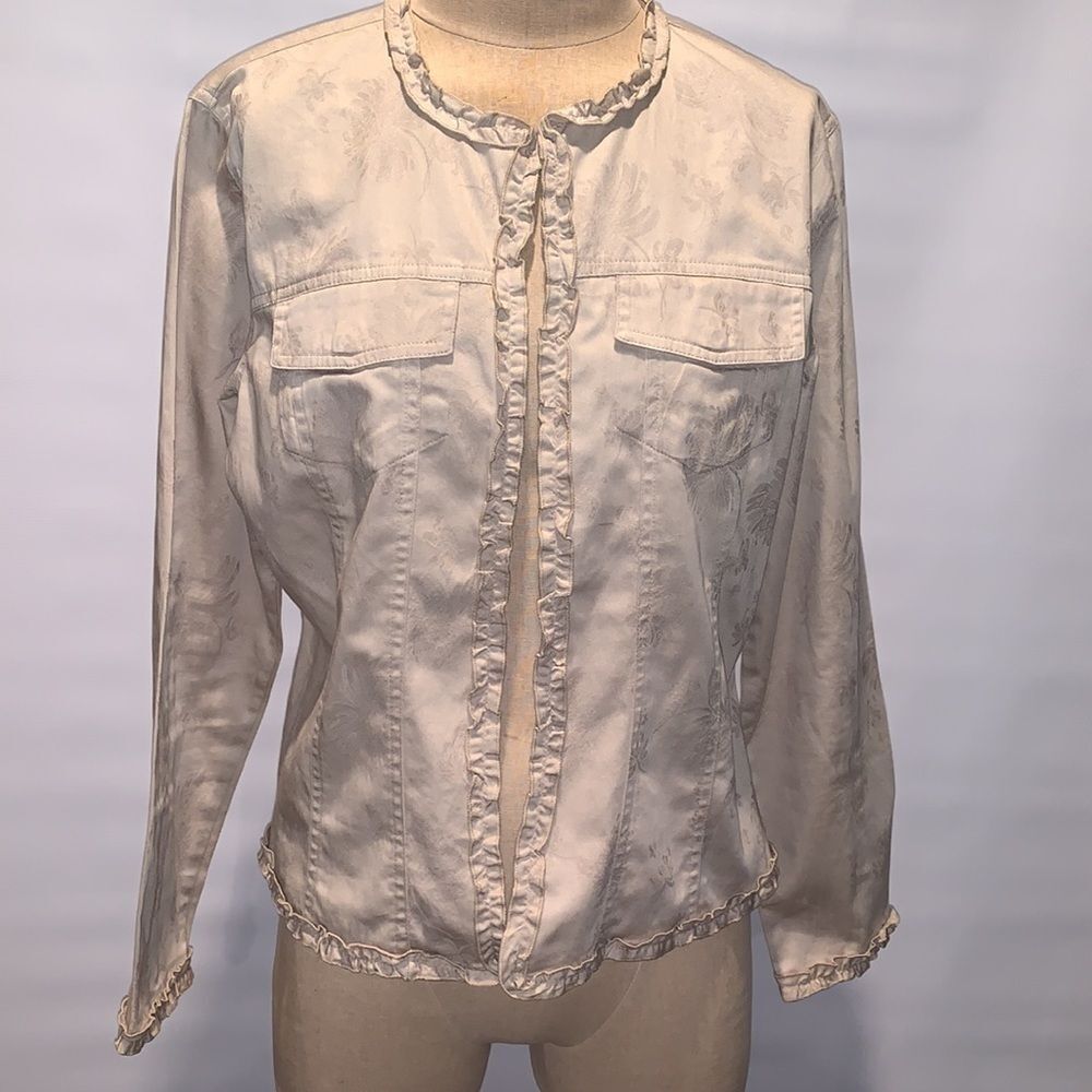 Chico’s light tan with subtle floral design blazer, Size 1